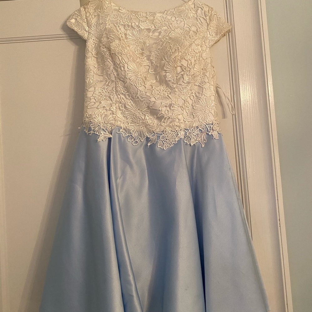 Super cute silky bottom w/ white floral top dress